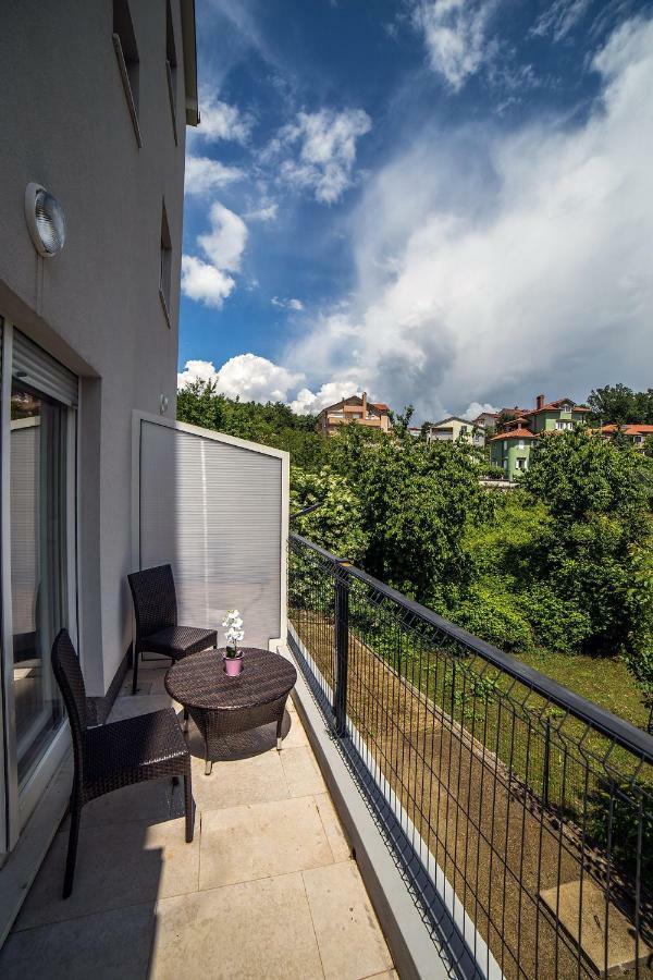 Appartement Studio Apartman Nina à Rijeka Extérieur photo